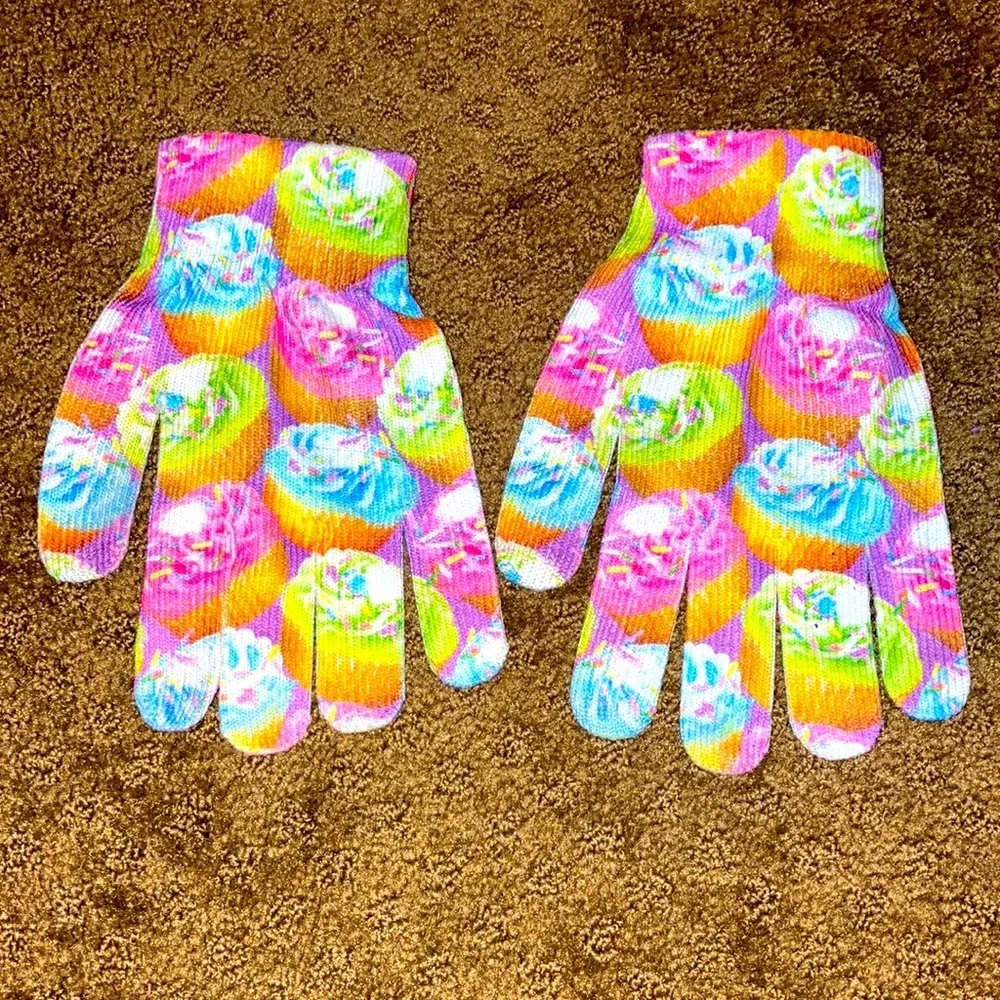 Cupcake gloves are an adorable cute theme, great for a birthday EUC